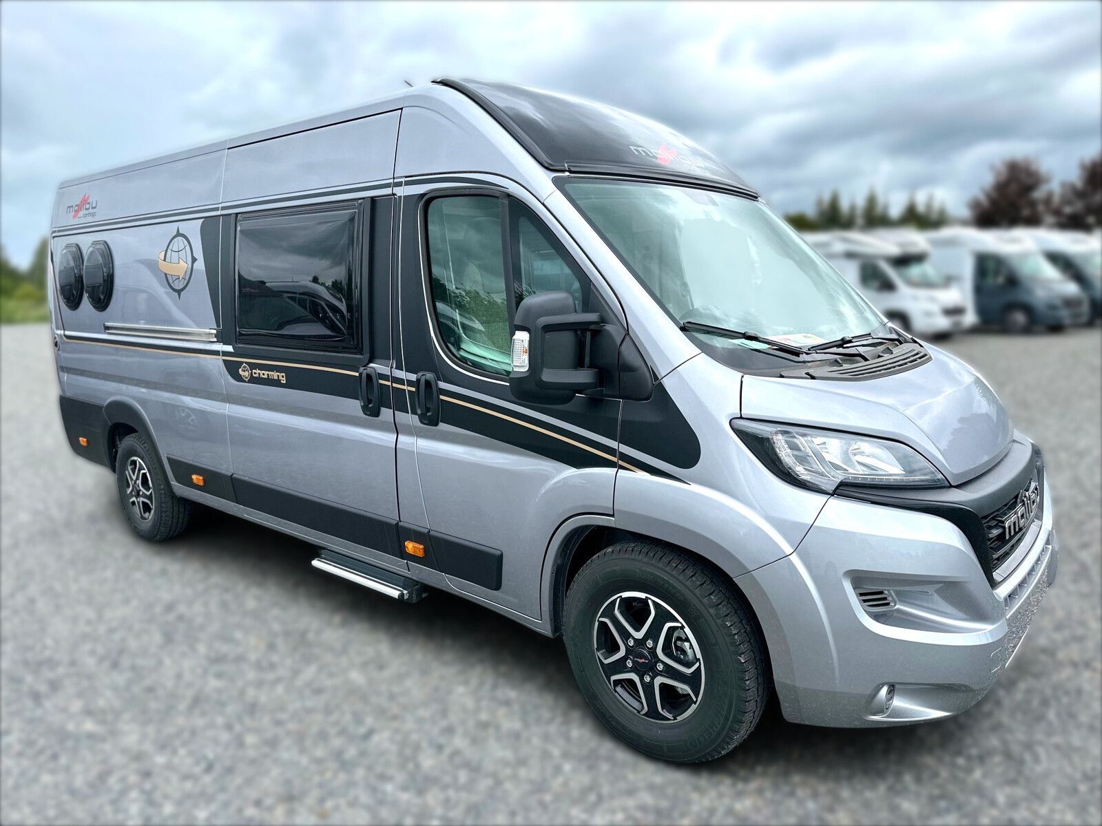 Fahrzeugabbildung Malibu Van first class - two rooms 640 LE RB R1-2