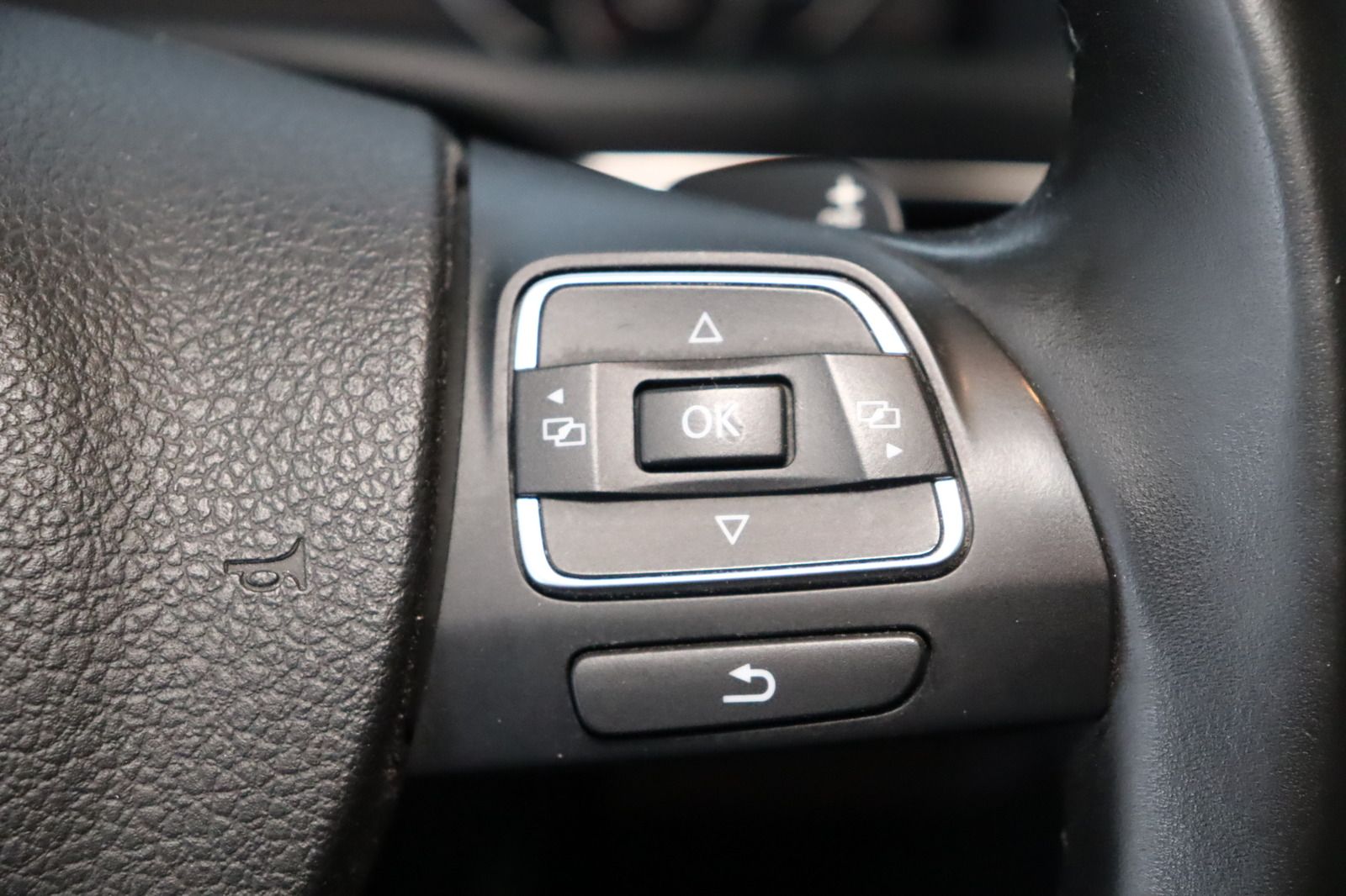 Fahrzeugabbildung Volkswagen Touran 2.0 TDI * Navi * RFK * Xenon *