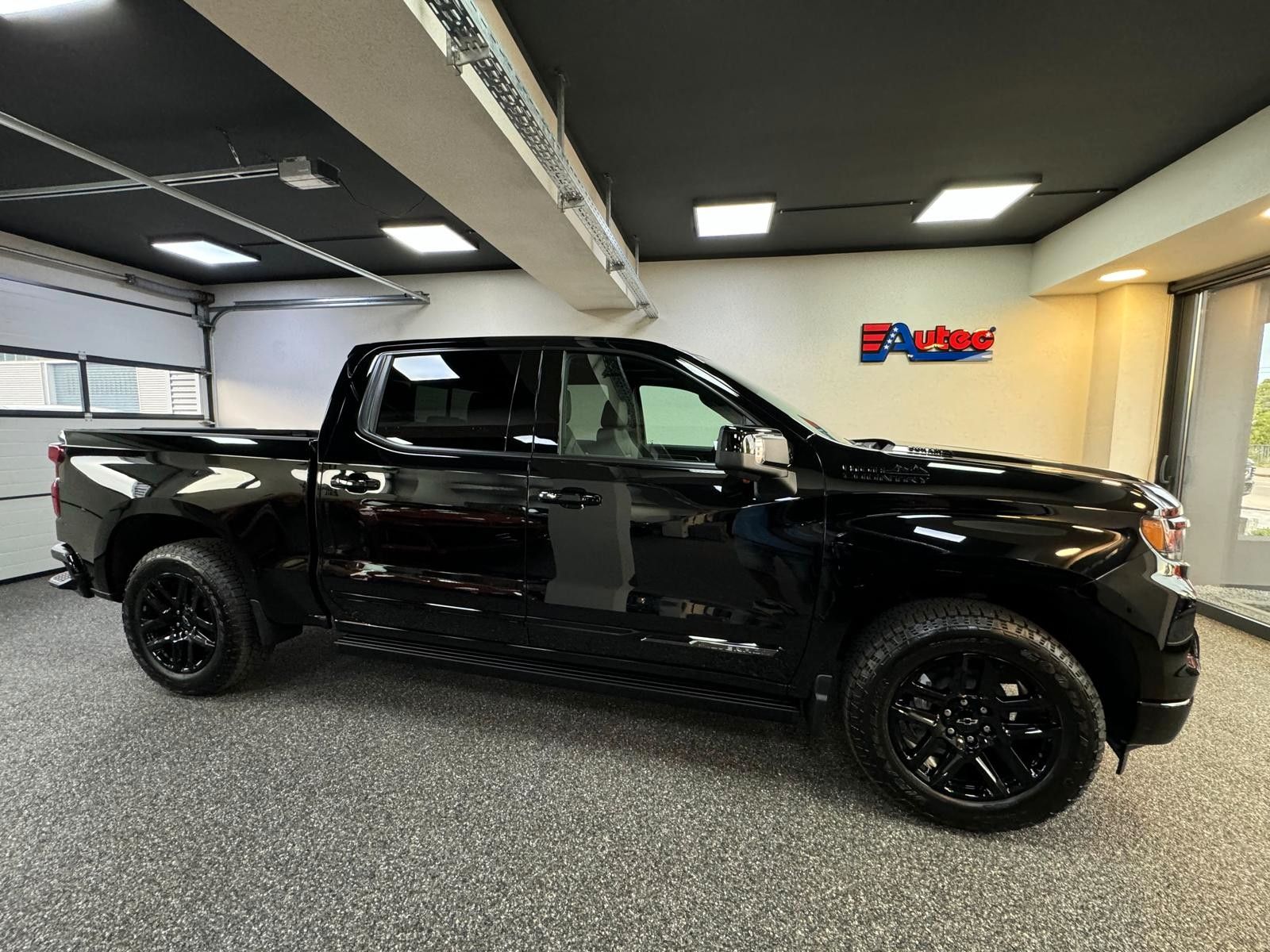 Fahrzeugabbildung Chevrolet 2026 SILVERADO MIDNIGHT DURAMAX DIESEL 4x4 HC