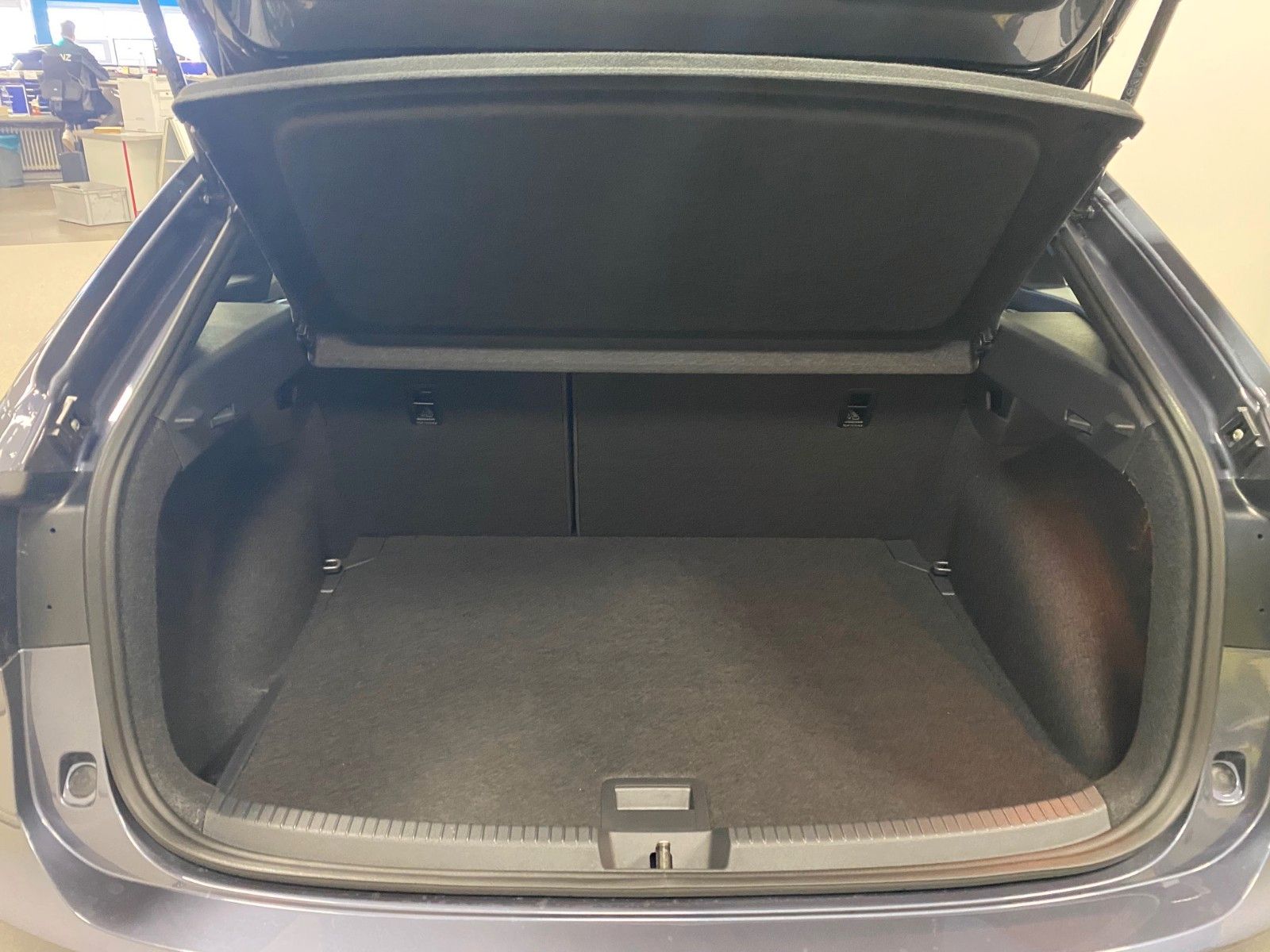 Fahrzeugabbildung Volkswagen Taigo 1.5 TSI DSG R-Line+MATRIX LED+18"ALU+KAMER