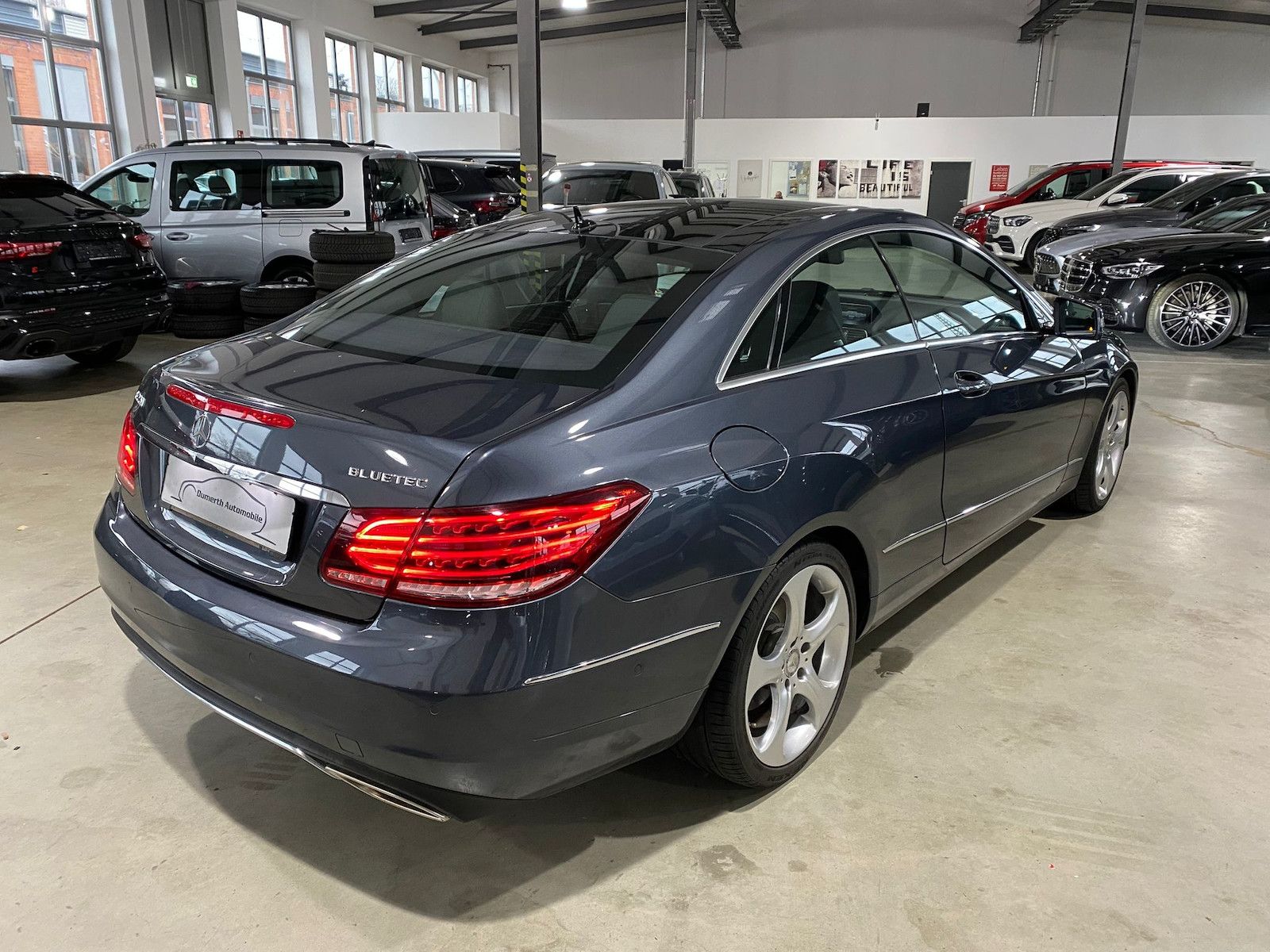 Fahrzeugabbildung Mercedes-Benz E 220 d BlueTec Sport/Leder/Pano/LED/1.Hand/