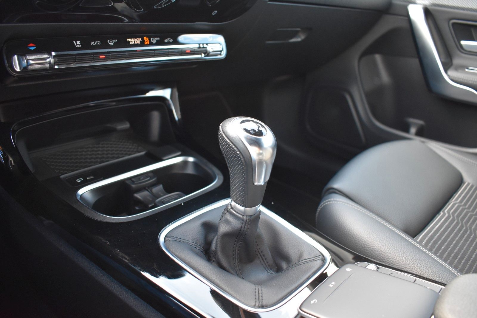 Fahrzeugabbildung Mercedes-Benz CLA 180d Shooting Brake LED/CARPLAY/KAMERA/TEMPO