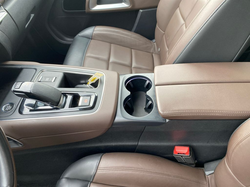 Fahrzeugabbildung Citroën C5 Aircross Hybrid 225 *Automatik* SHINE PACK