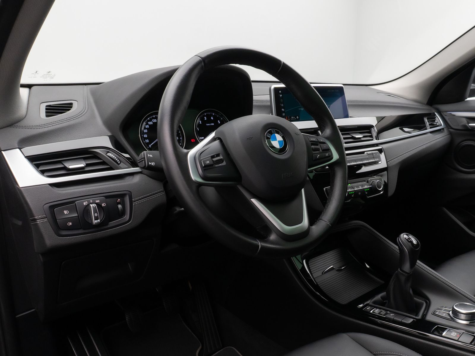 Fahrzeugabbildung BMW X2 sD18i Panorama Parkassist DAB HiFi AHK LED