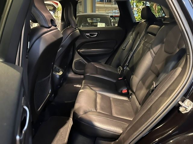 Fahrzeugabbildung Volvo XC60 Momentum Pro 2WD NAVI LEDER ALU