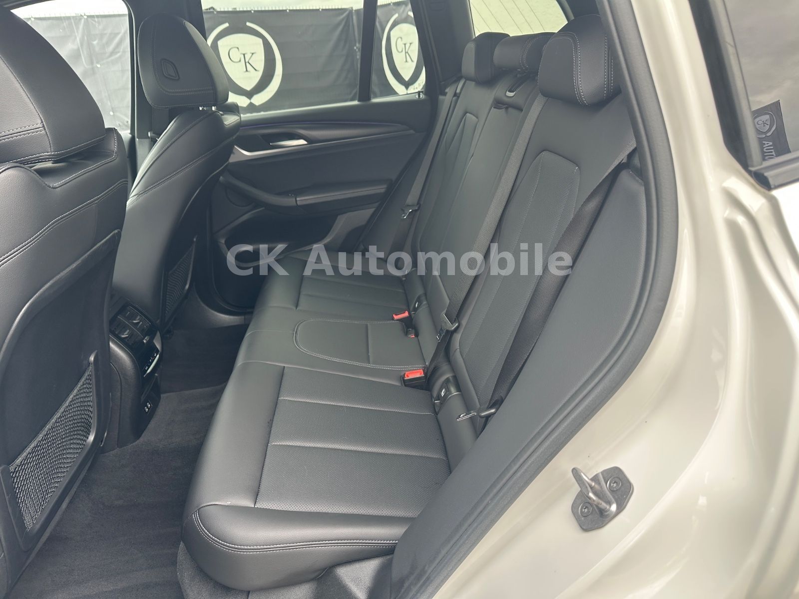 Fahrzeugabbildung BMW X3 xDrive30 i M-Sport/Shadow-Line/Navi/Kam./LED