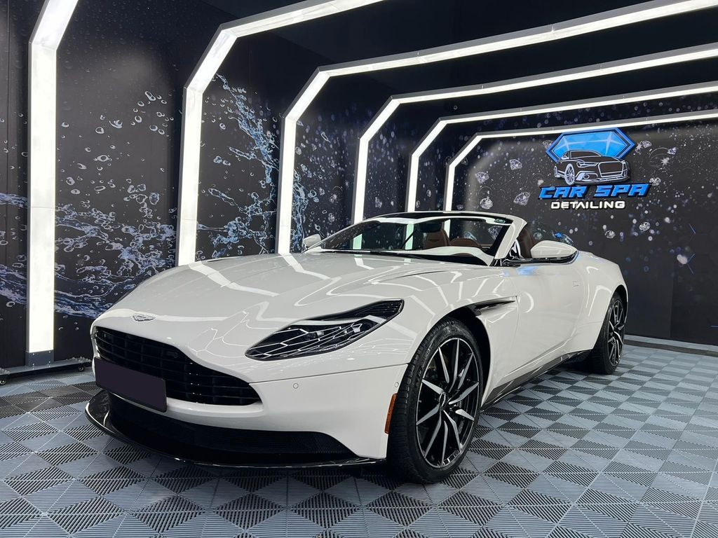 Aston Martin DB11