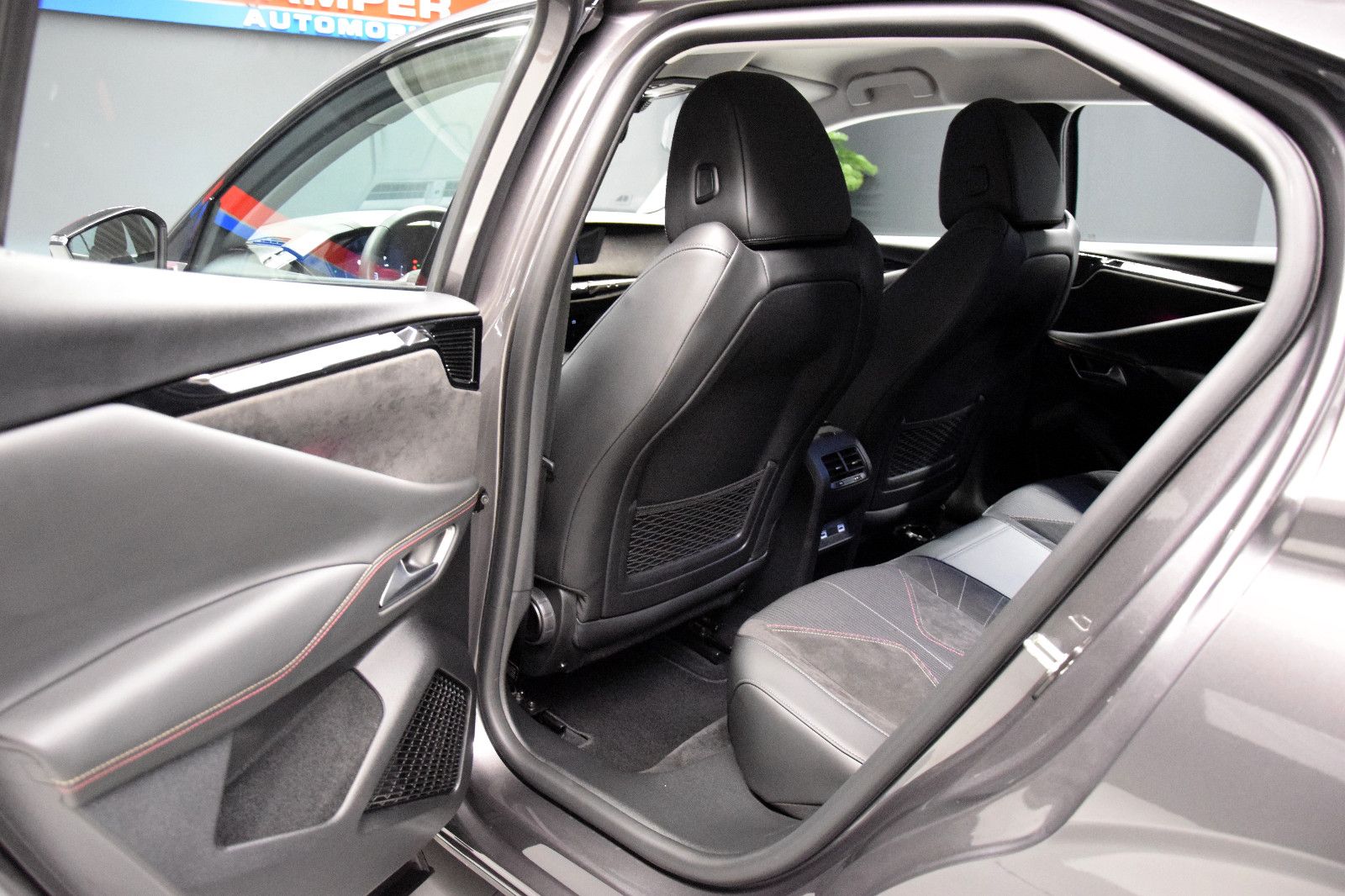 Fahrzeugabbildung DS Automobiles DS4 Performance Line Kamera Sitzheizung