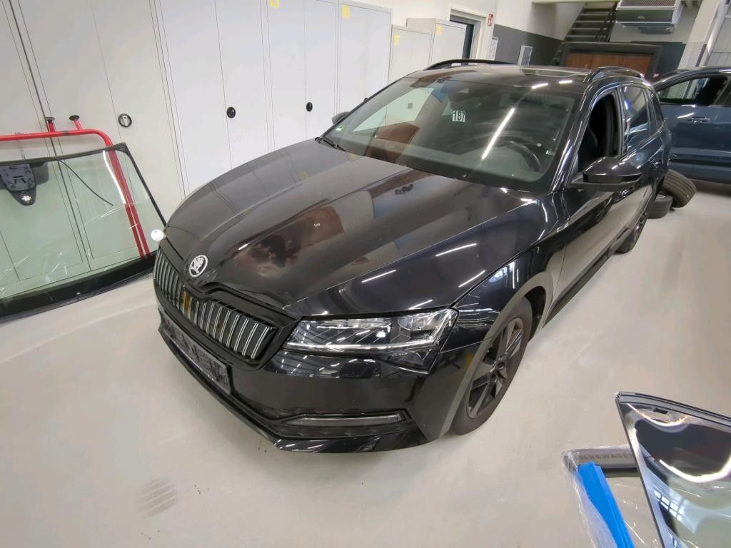 Skoda Superb Combi Sportline iV*LED*KEYLESS*360*BLACK*