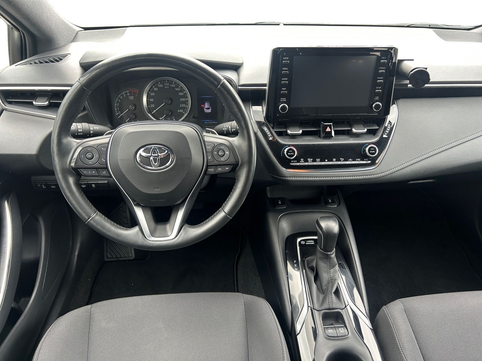 Fahrzeugabbildung Toyota Corolla 2.0 Hybrid Business Edition ACC NAVI RFK