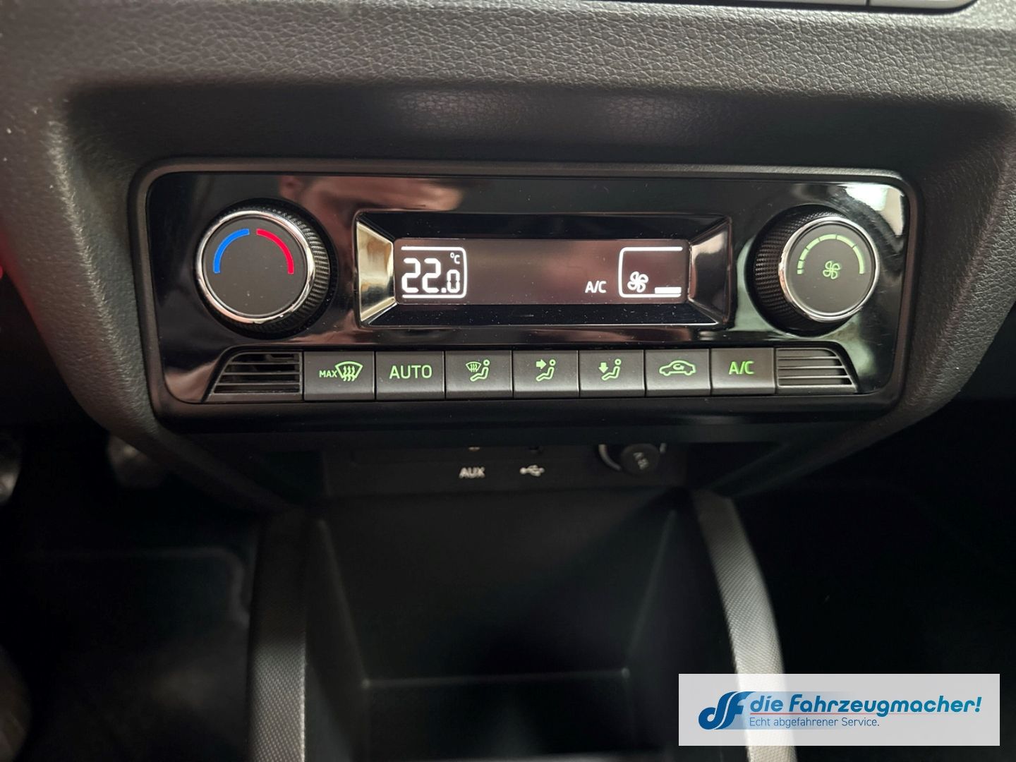 Fahrzeugabbildung SKODA Fabia Joy 1.0 MPI Sperrdiff. Klimaautom DAB SHZ