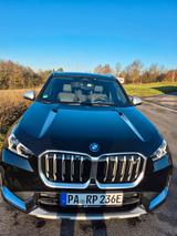 BMW iX1 xDrive30 - XLine/Innovationspaket/AHK - schwarze BMW iX1