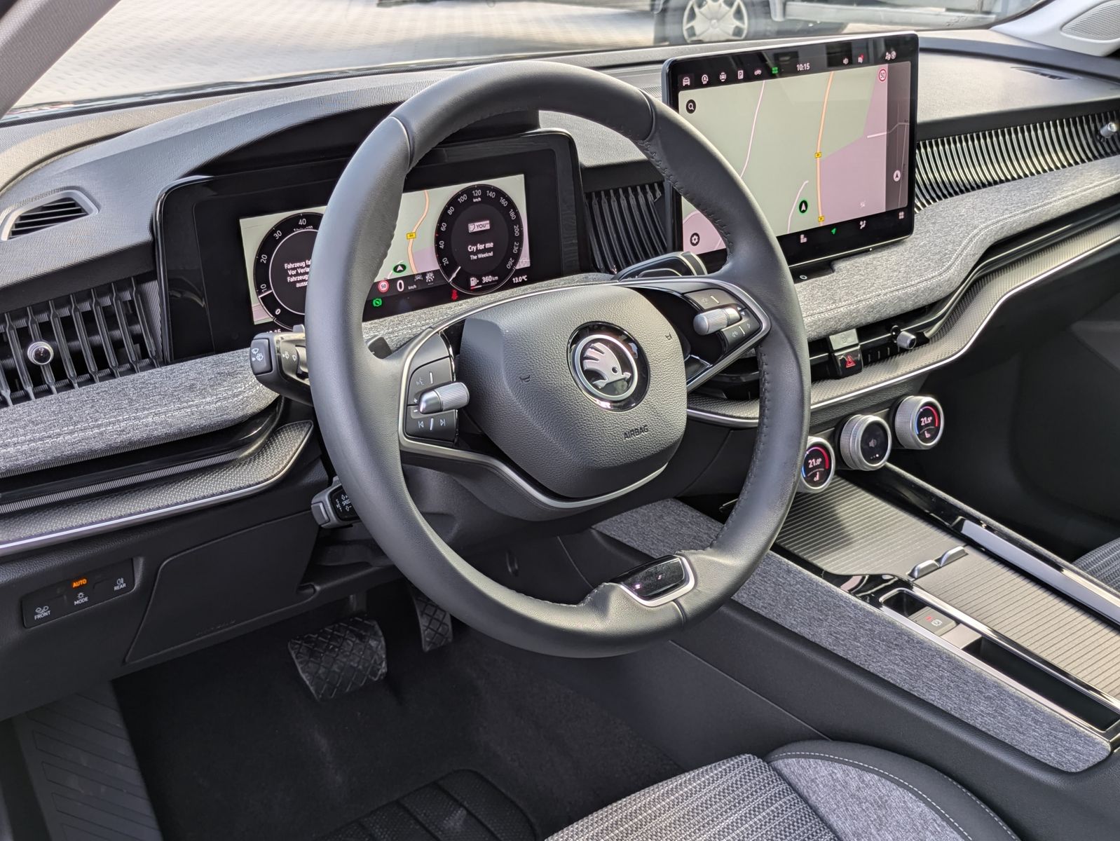 Fahrzeugabbildung SKODA Superb 2.0 TDI 4x4 Selection MATRIX*AHK*PANO*19"