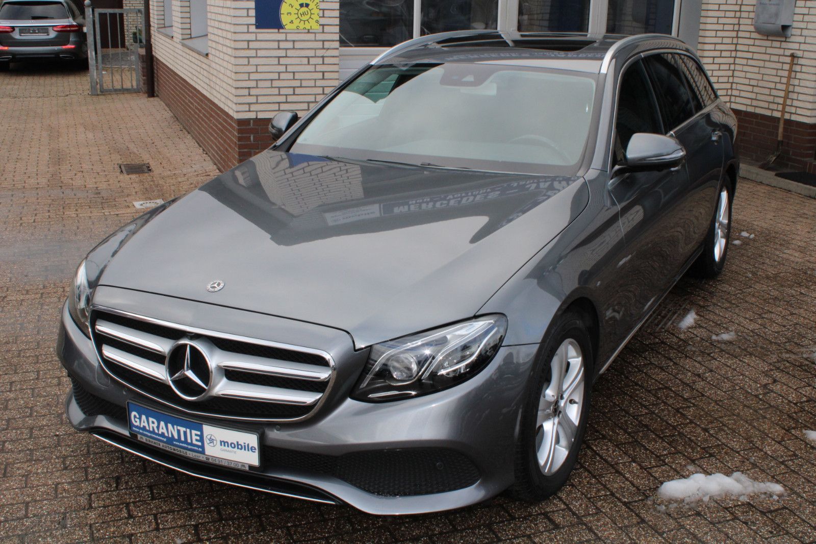 MERCEDES-BENZ E 220 d T.Mod.*Avantgarde*Glasschiebed.*Navi*