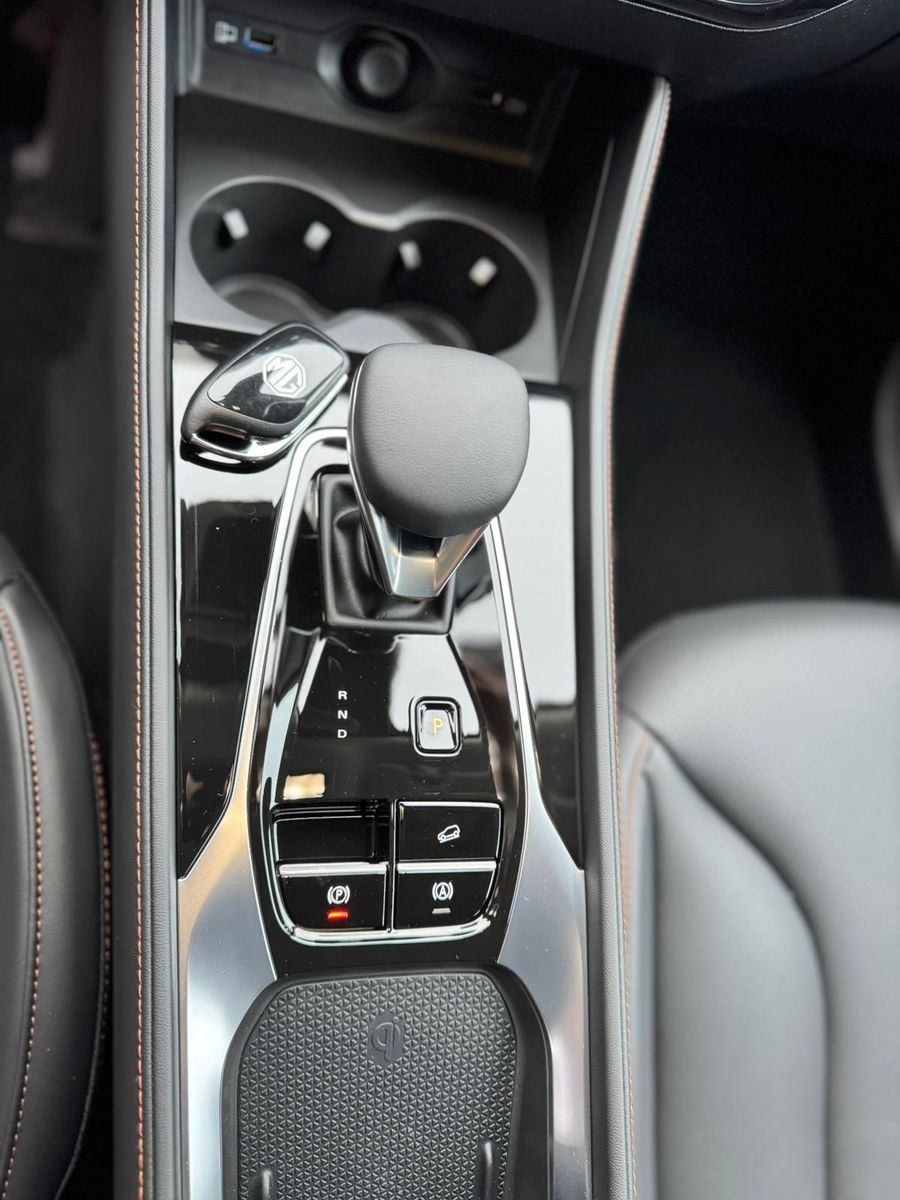 Fahrzeugabbildung MG HS 1.5 Hybrid+ 165 kW Luxury