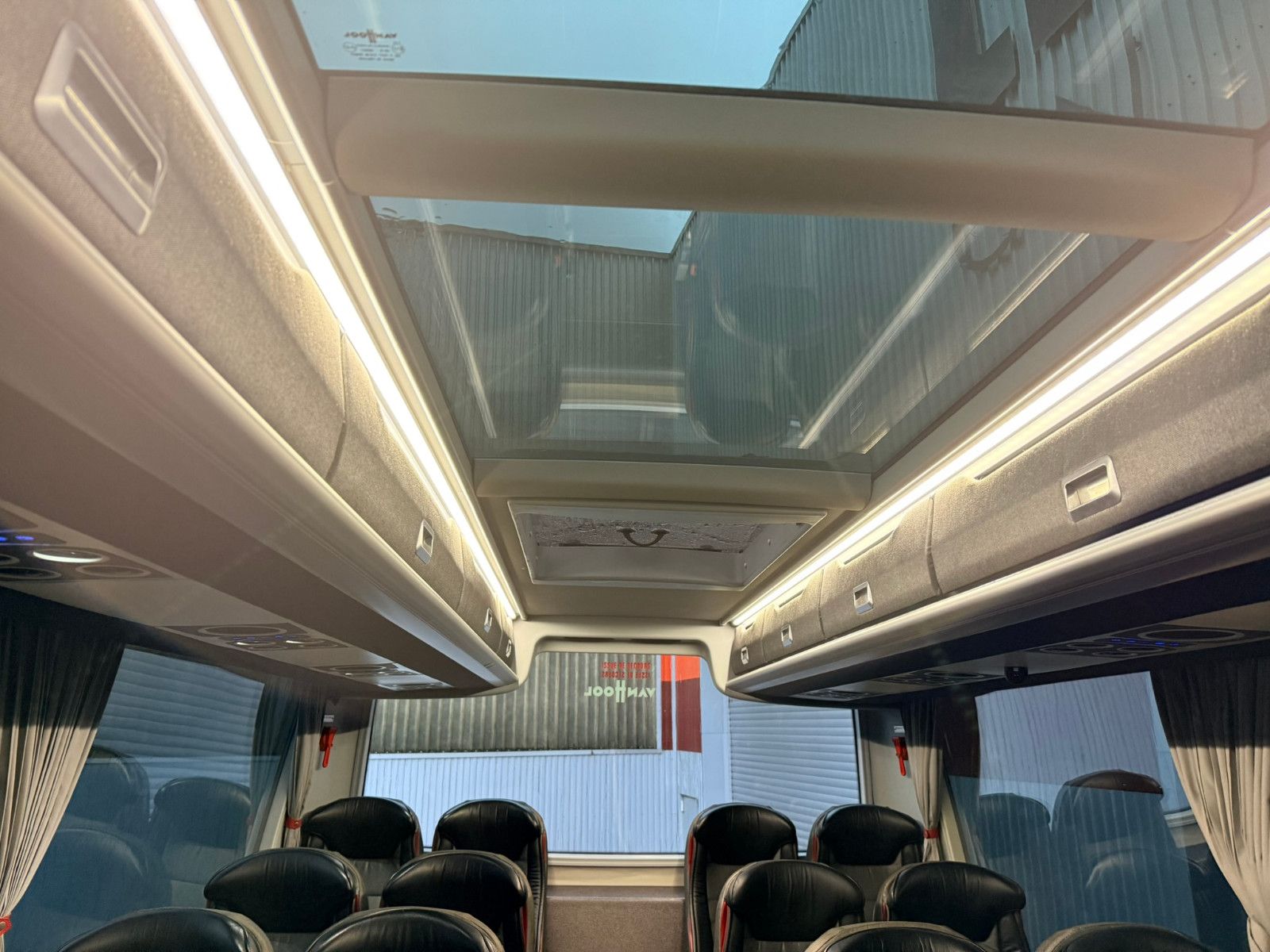 VANHOOL  2017 - Image 29 of 35