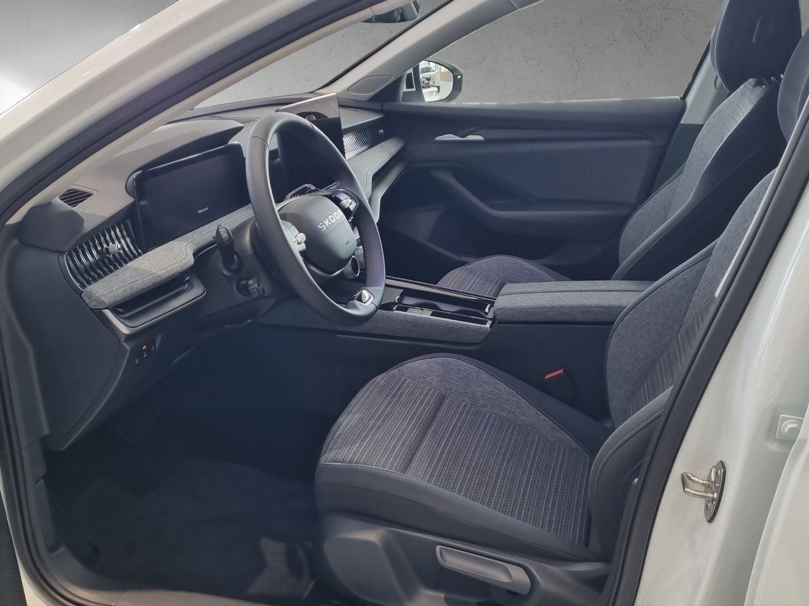 Fahrzeugabbildung SKODA Superb Combi Selection 2.0 TDI 142kW/193PS 4x4