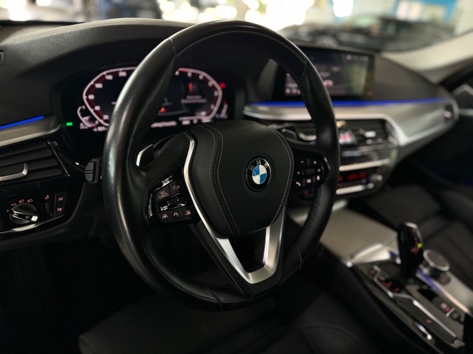 Fahrzeugabbildung BMW 520d Sport Line ACC Kamera HUD HiFi Alarm Komfo