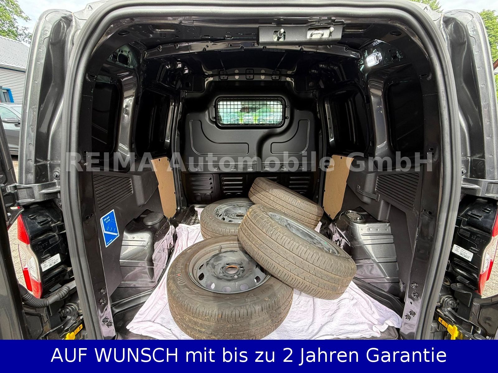 Fahrzeugabbildung Ford Transit Courier, Klima, Winterpaket, Navi