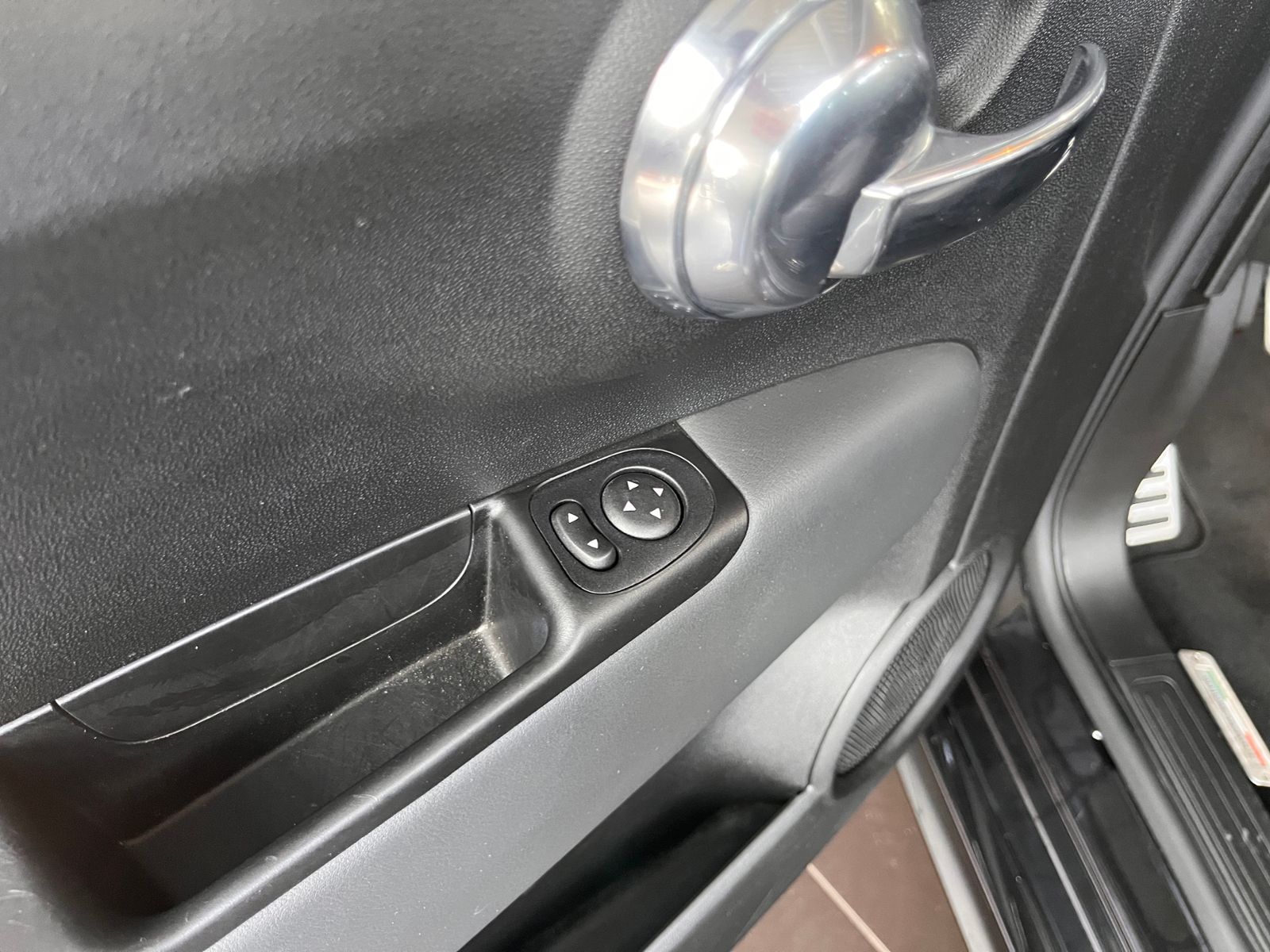 Fahrzeugabbildung Abarth 695C Cabrio KLIMA NAV BEATS LEDER