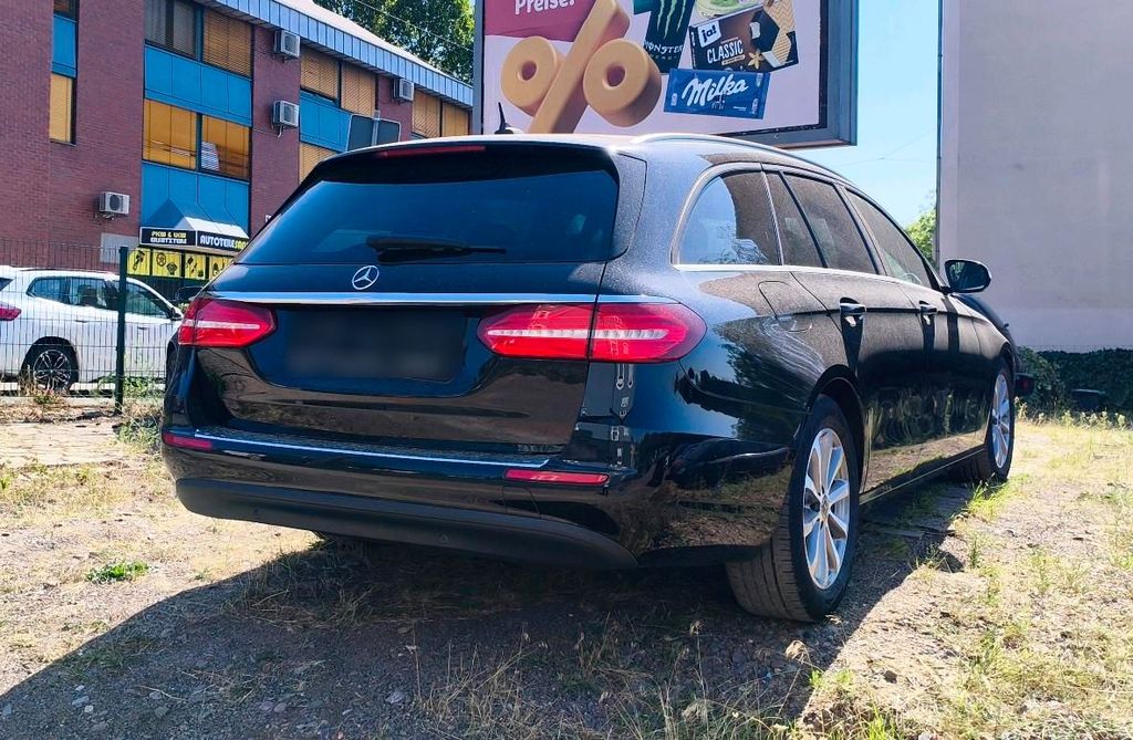 Image of Mercedes-Benz E 200