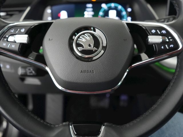 Octavia COMBI TOUR TDI DSG+AHK+KLIMA+NAVI+LED-SC