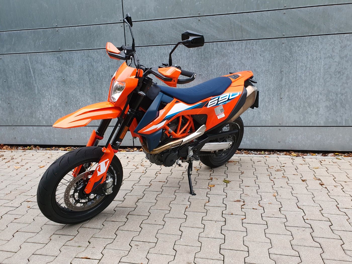 Fahrzeugabbildung KTM 690 SMC-R 2024