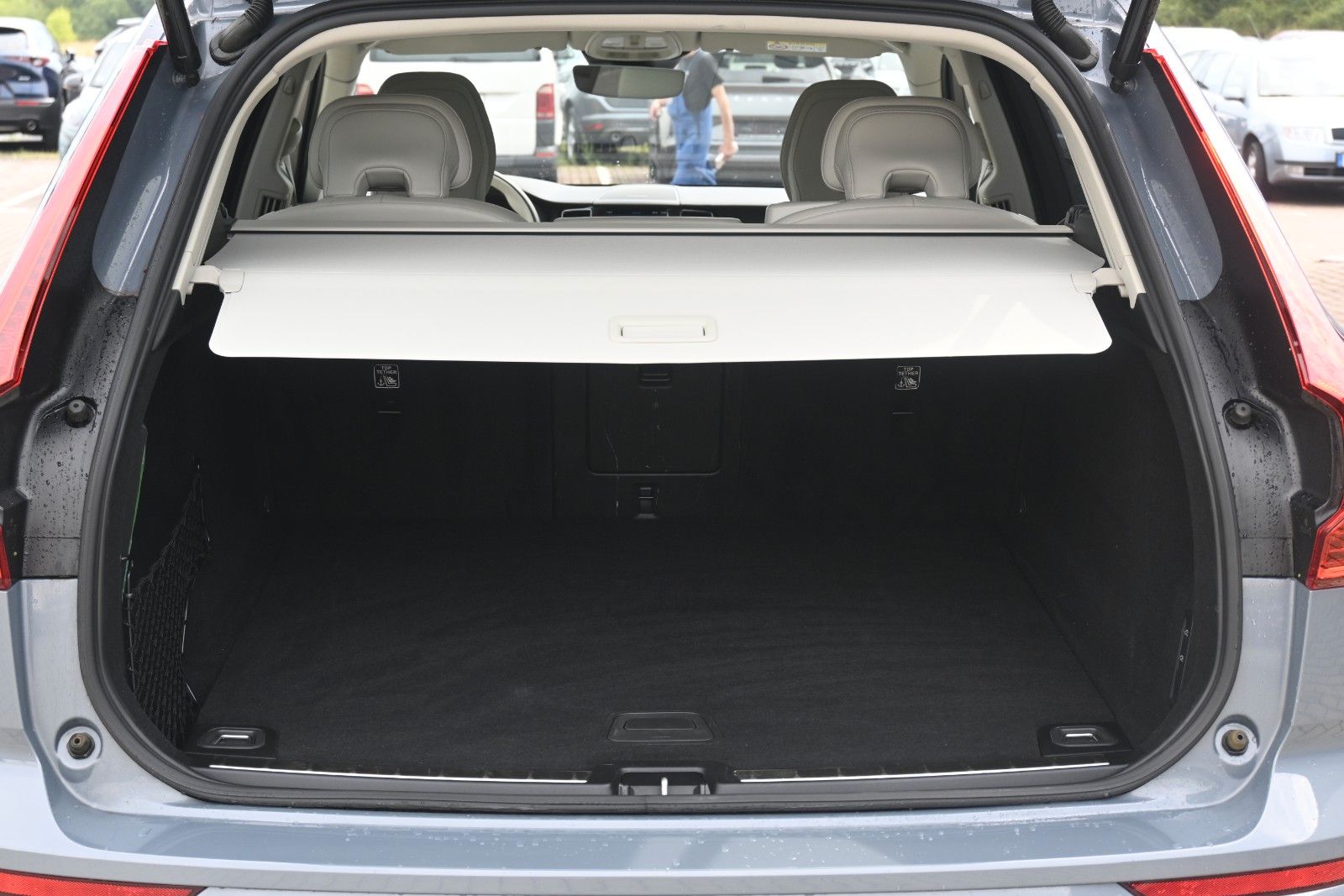Fahrzeugabbildung Volvo XC60 B5D AWD Ultimate Dark*LED*PANO*STHZ*H&K*360