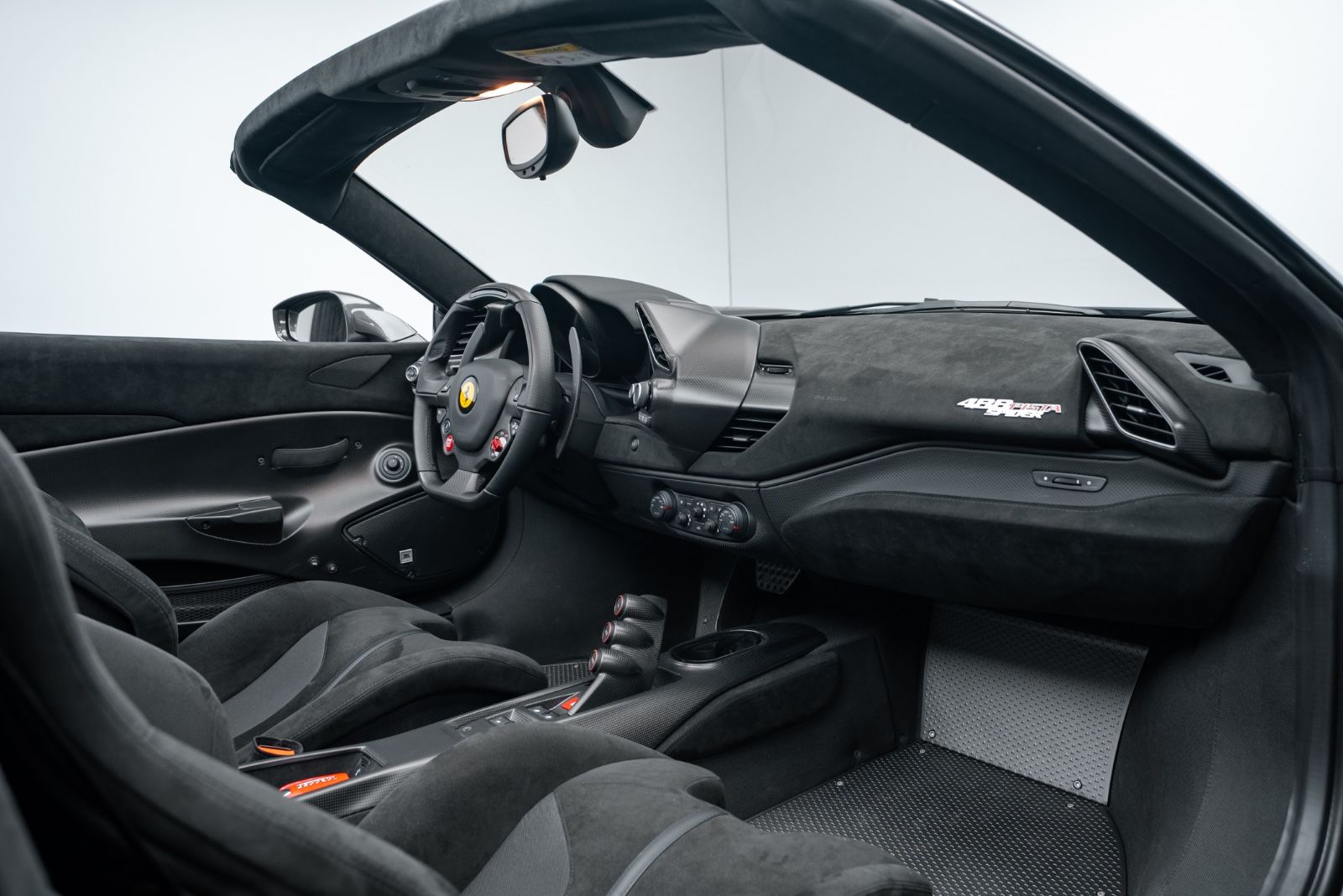 Fahrzeugabbildung Ferrari 488 Pista Spider CARBON/LIFT/1. HAND/STOCK/TOP