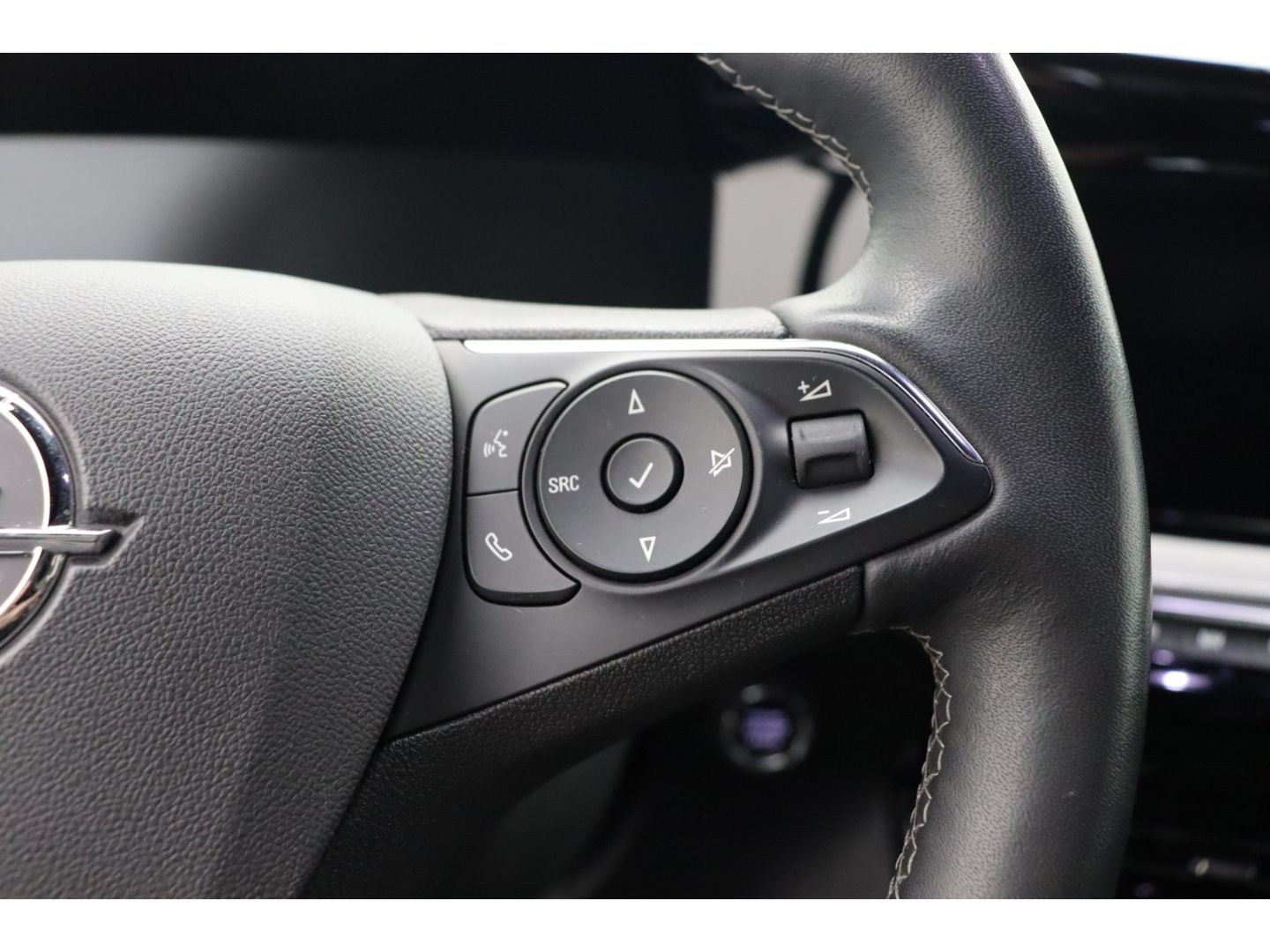 Fahrzeugabbildung Opel Mokka-e Ultimate Digitales Cockpit ACC LED