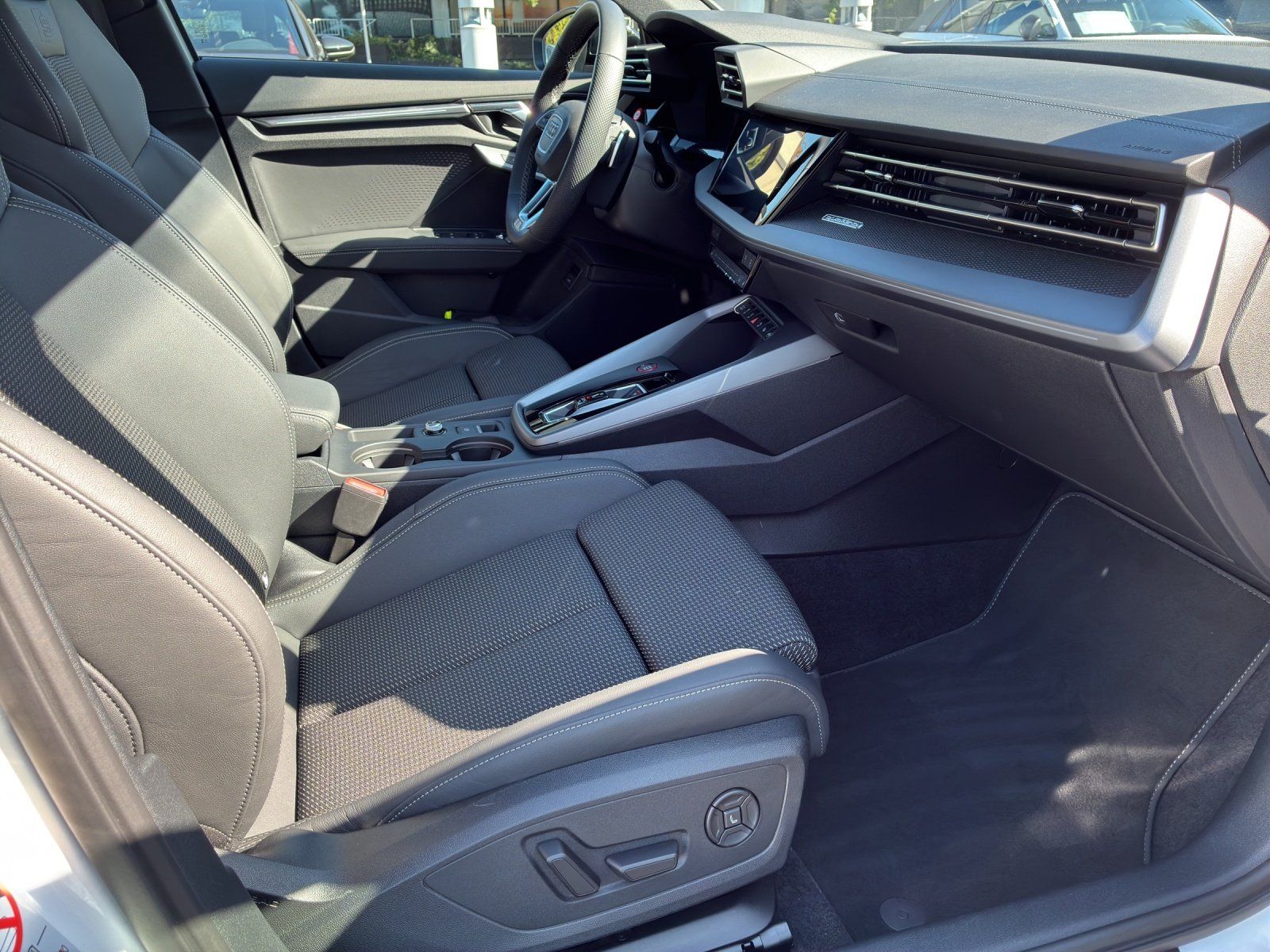 Fahrzeugabbildung Audi S3 Sportback quattro 2.0 TFSI 360,Kamera,LED,LM