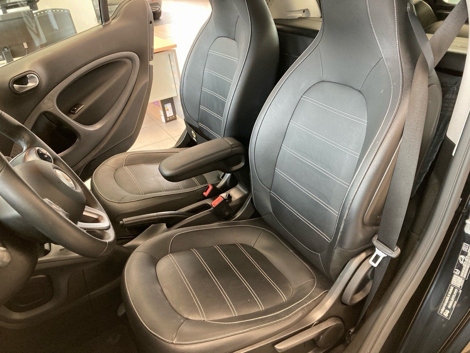 Fahrzeugabbildung Smart fortwo coupe*prime*Automat*Pano*SHZ*Cool&Audio*