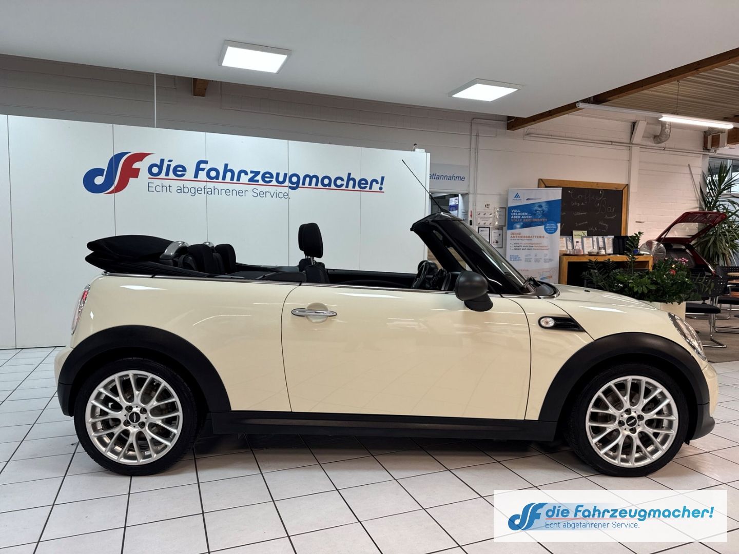 Fahrzeugabbildung MINI One Cabrio El. Verdeck Klimaautom Ambientebeleuc