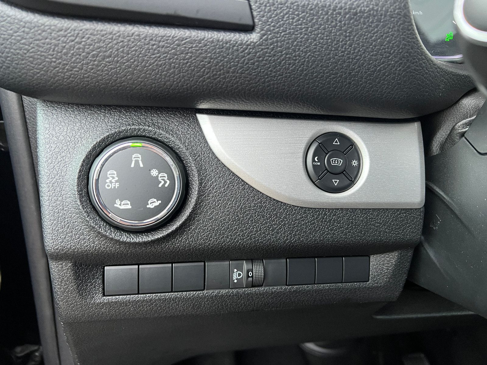 Fahrzeugabbildung Peugeot Traveller Business VIP L2 7-SITZER ABSOLUT VOLL