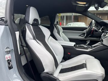 BMW M4 Competition M XDR M Drivers P. Head-Up DAB