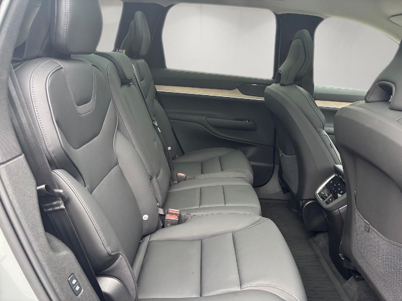 Fahrzeugabbildung Volvo EX90 Plus Pure Single Electric 2WD