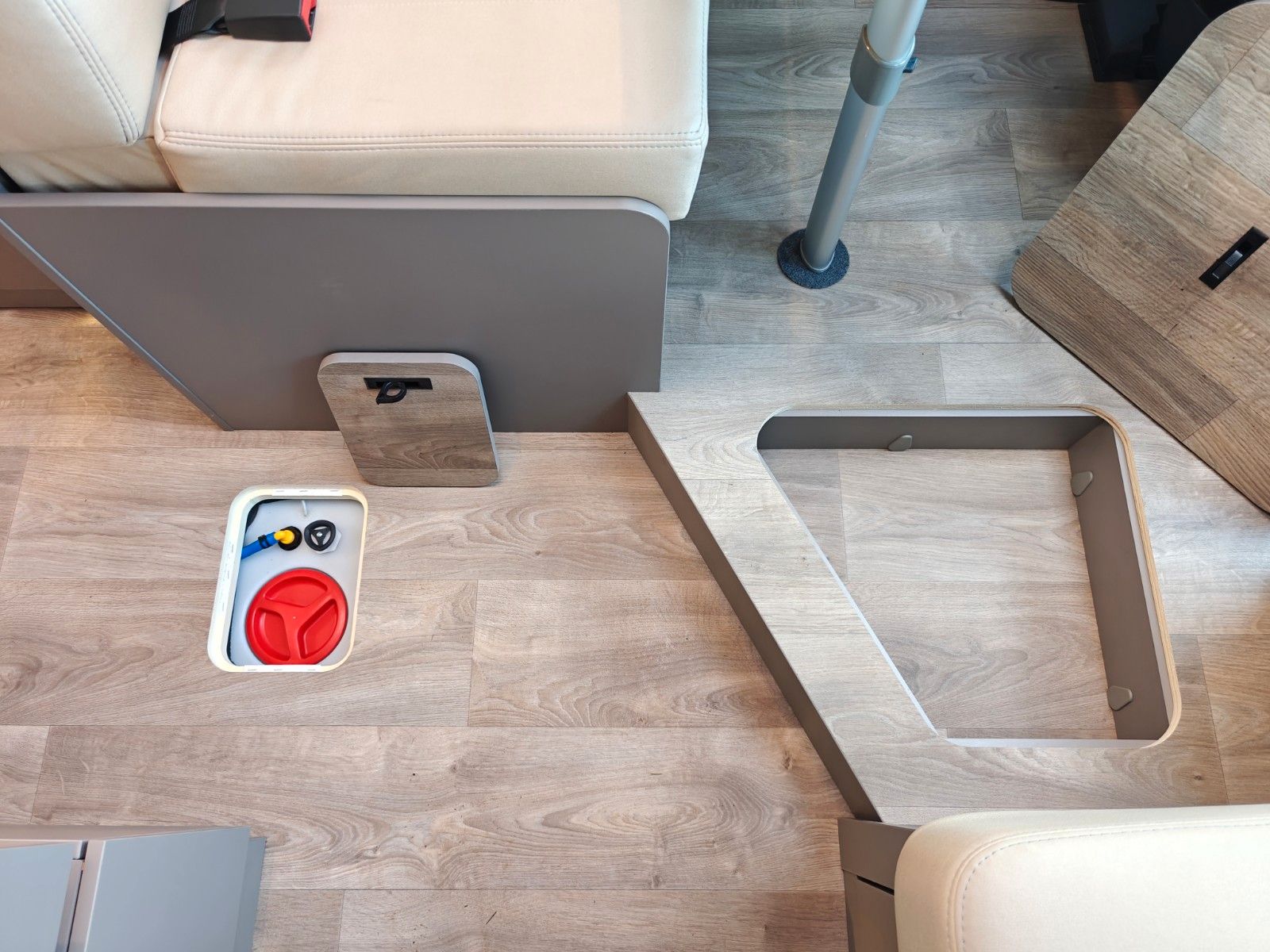 Fahrzeugabbildung LMC Tourer T 660 G -  663 70 Jahre, 140PS -