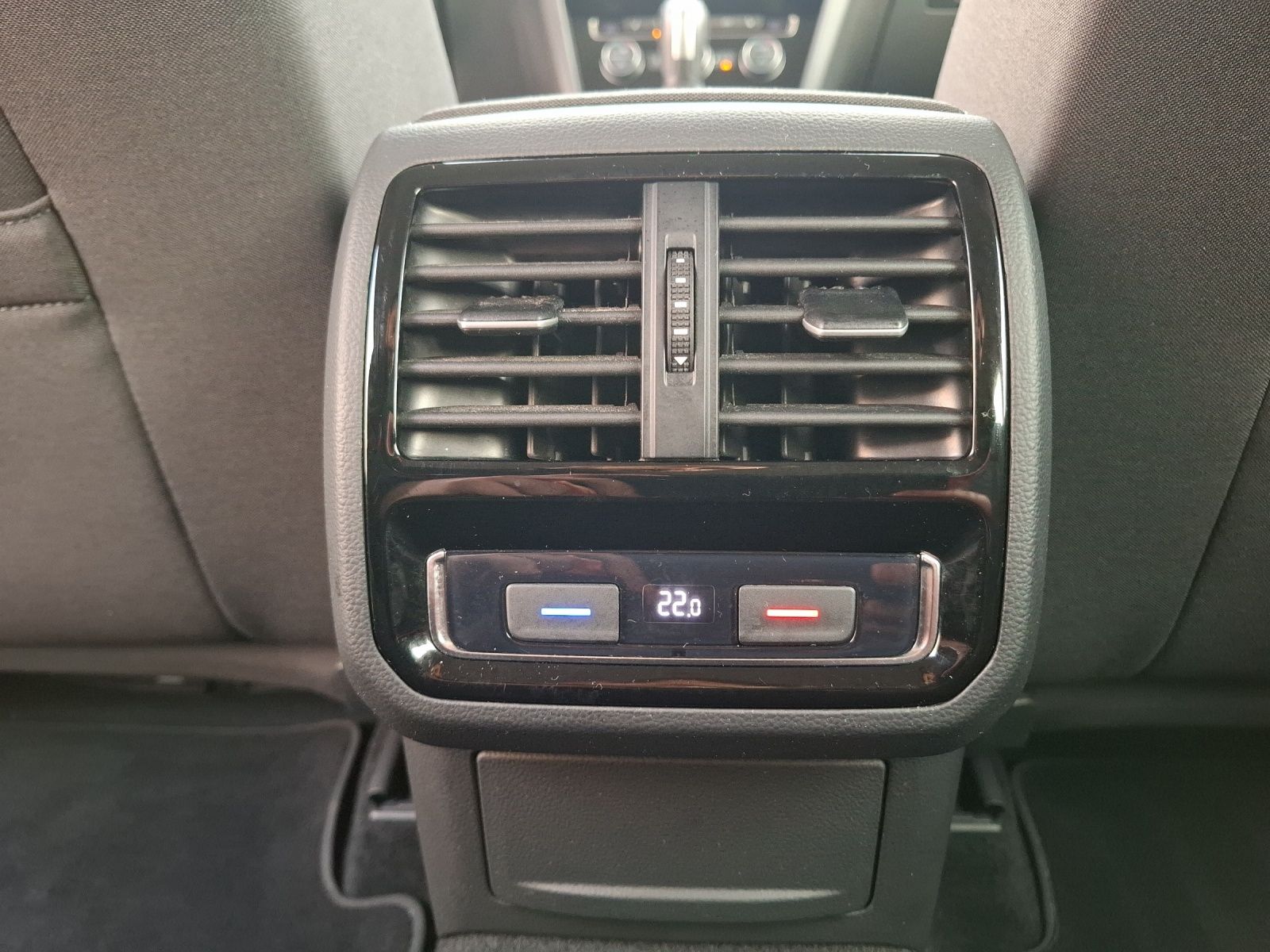 Fahrzeugabbildung Volkswagen Passat Variant TDI Business DSG Standhzg LED Nav