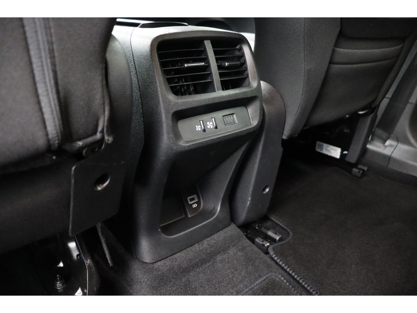 Fahrzeugabbildung Peugeot Rifter 1.2 Pure Tech Allure Pack L1 AUTOMATIK