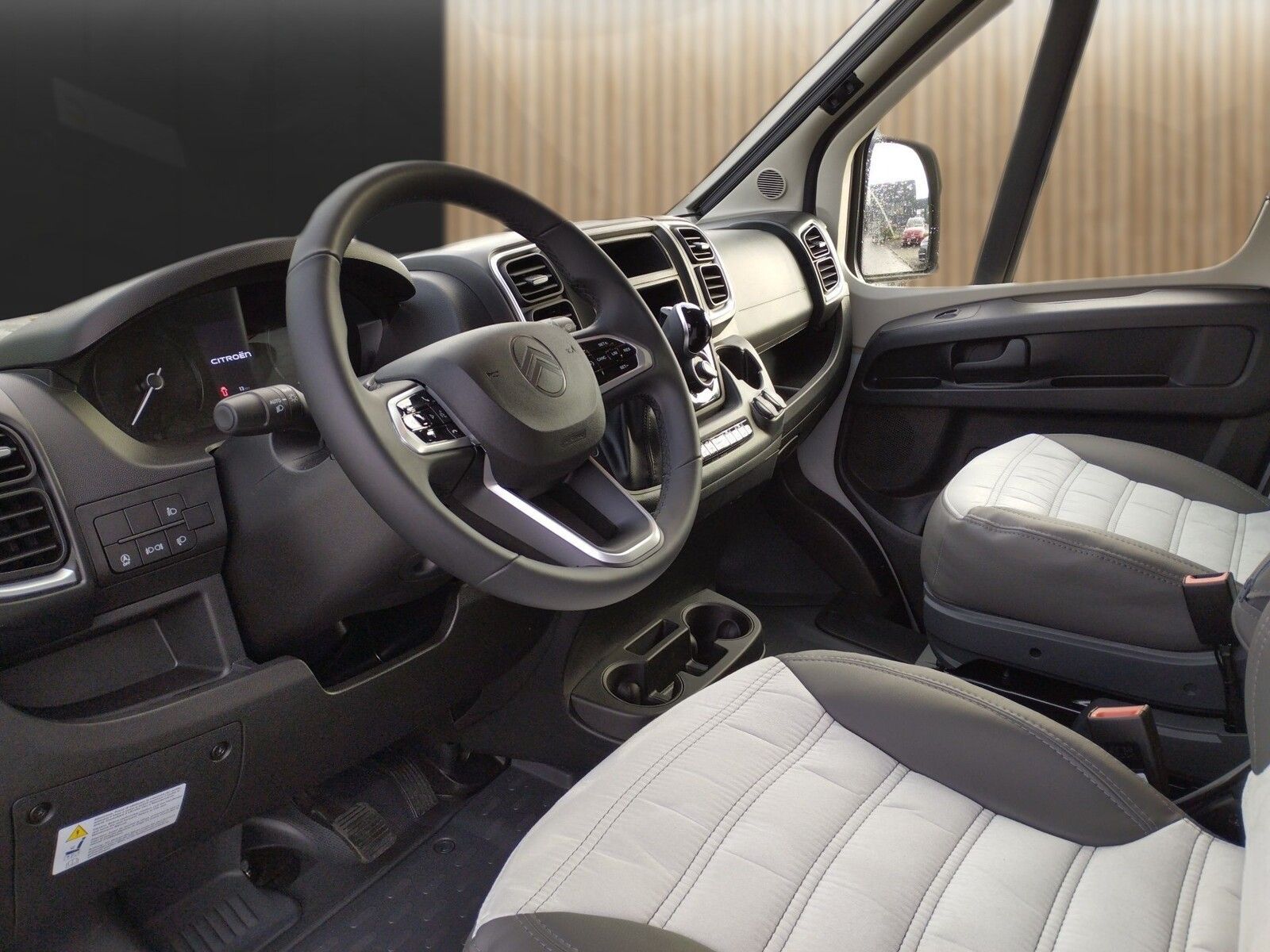 Fahrzeugabbildung Sunlight Adventure Cliff 640 Automatik, Dörr Edition, LTE