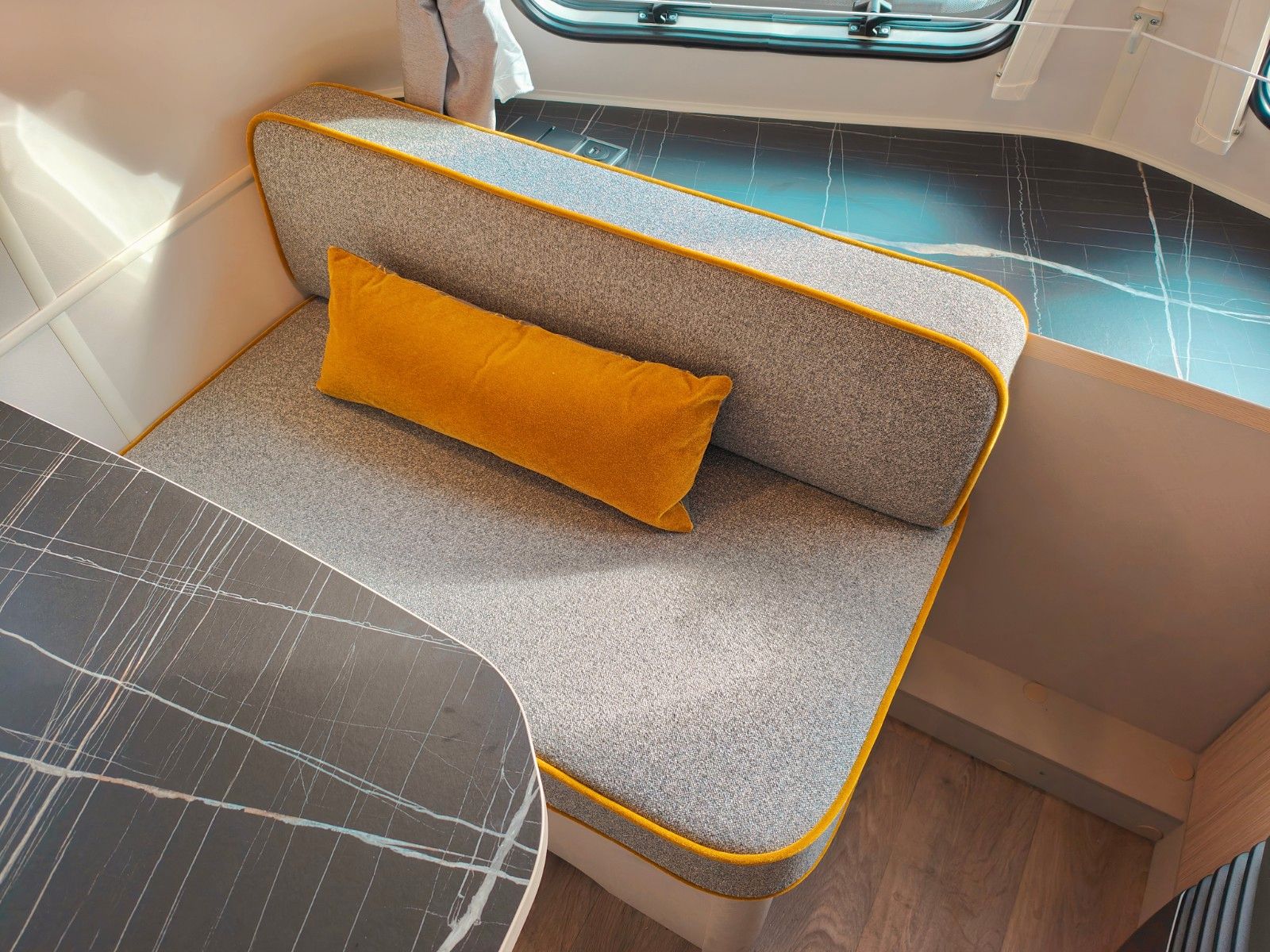 Fahrzeugabbildung HYMER / ERIBA / HYMERCAR Touring 550 Urban - SUMMER-SALE! -
