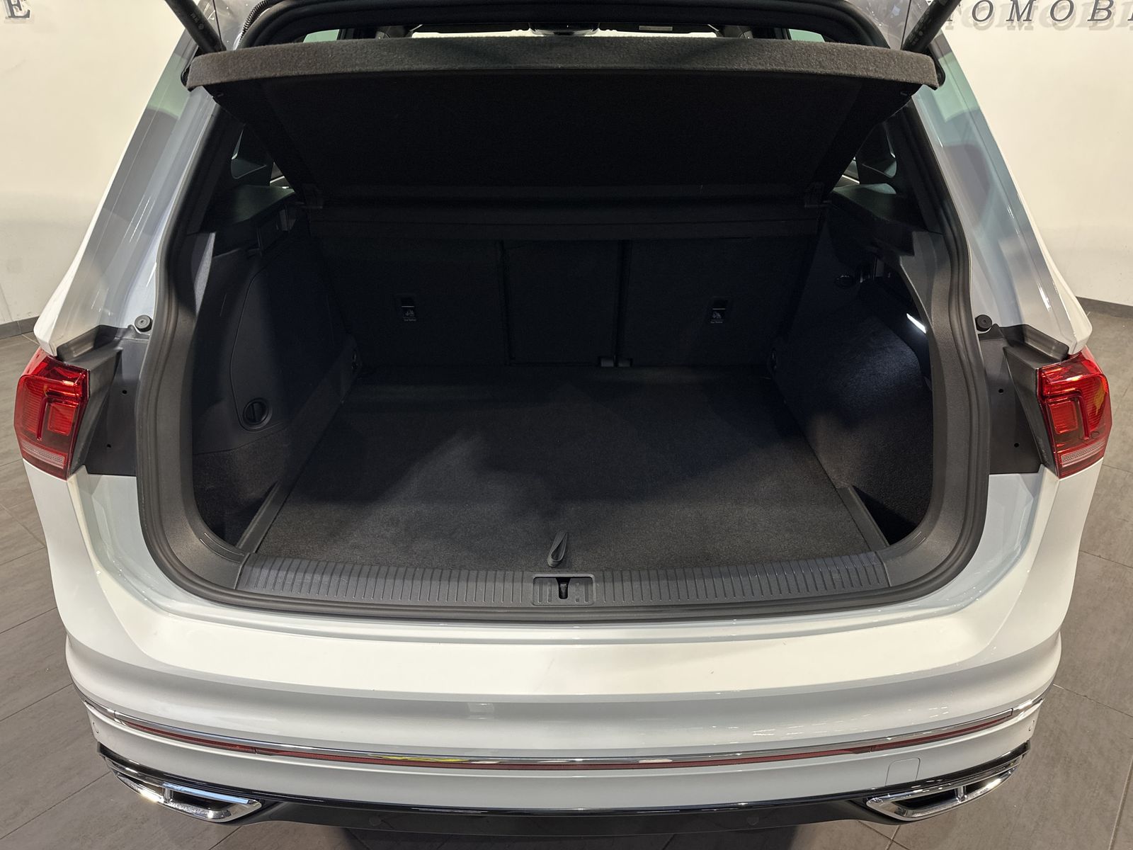 Fahrzeugabbildung Volkswagen Tiguan 1.4 eHybrid DSG R-Line NAV+LED+ACC+V-COCK