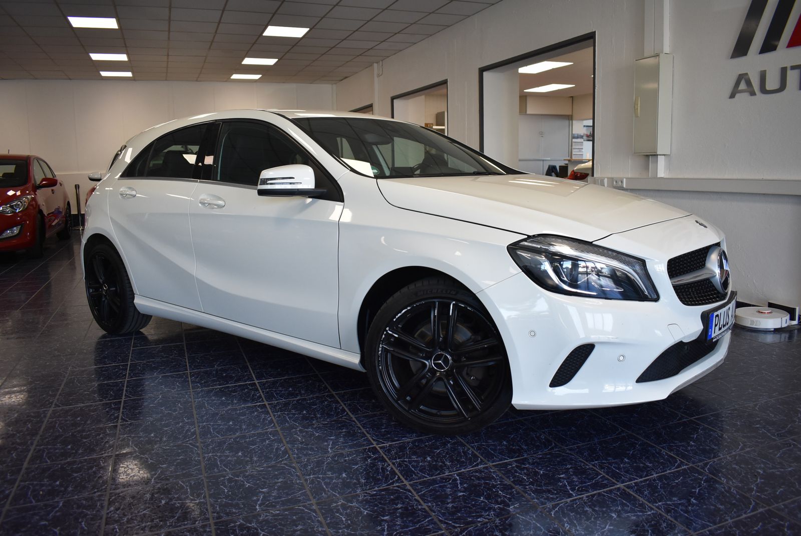 MERCEDES-BENZ A 200 Aut. BlueEfficiency Navi PDC Tempomat 