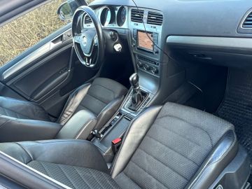Volkswagen Golf - 8