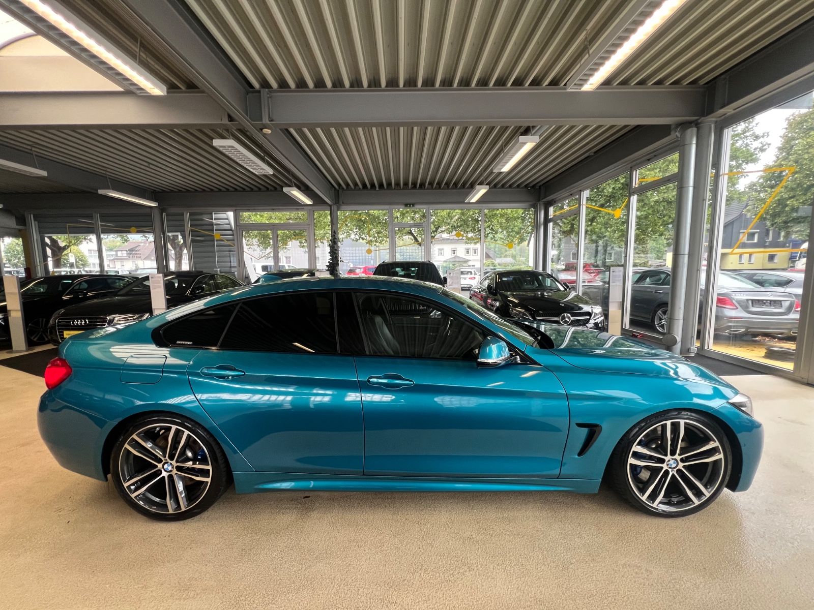Fahrzeugabbildung BMW 4 Gran Coupe 430 i M Sport*Rocksblau