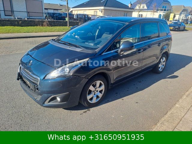 Peugeot 5008 1.6 Allure BlueHDi  EAT6 Pano TV Navi 7sitz