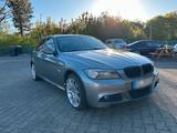 BMW E90 320d LCI - BMW 320: D E90