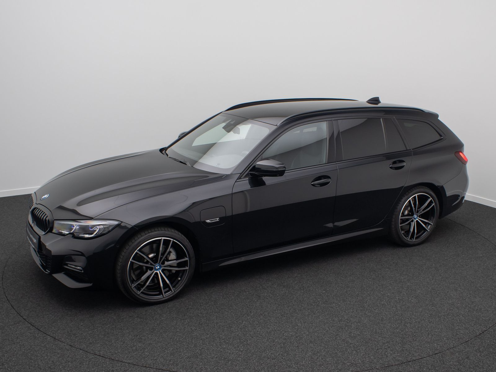 Fahrzeugabbildung BMW 330e xD M Sport DAB Laser 360°Alarm AHK HiFi 19"