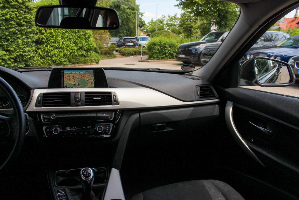 BMW 316d Touring / NAVI BUSINESS / SITZHEIZUNG / PDC BMW 316d Touring / NAVI BUSINESS / SITZHEIZUNG / PDC