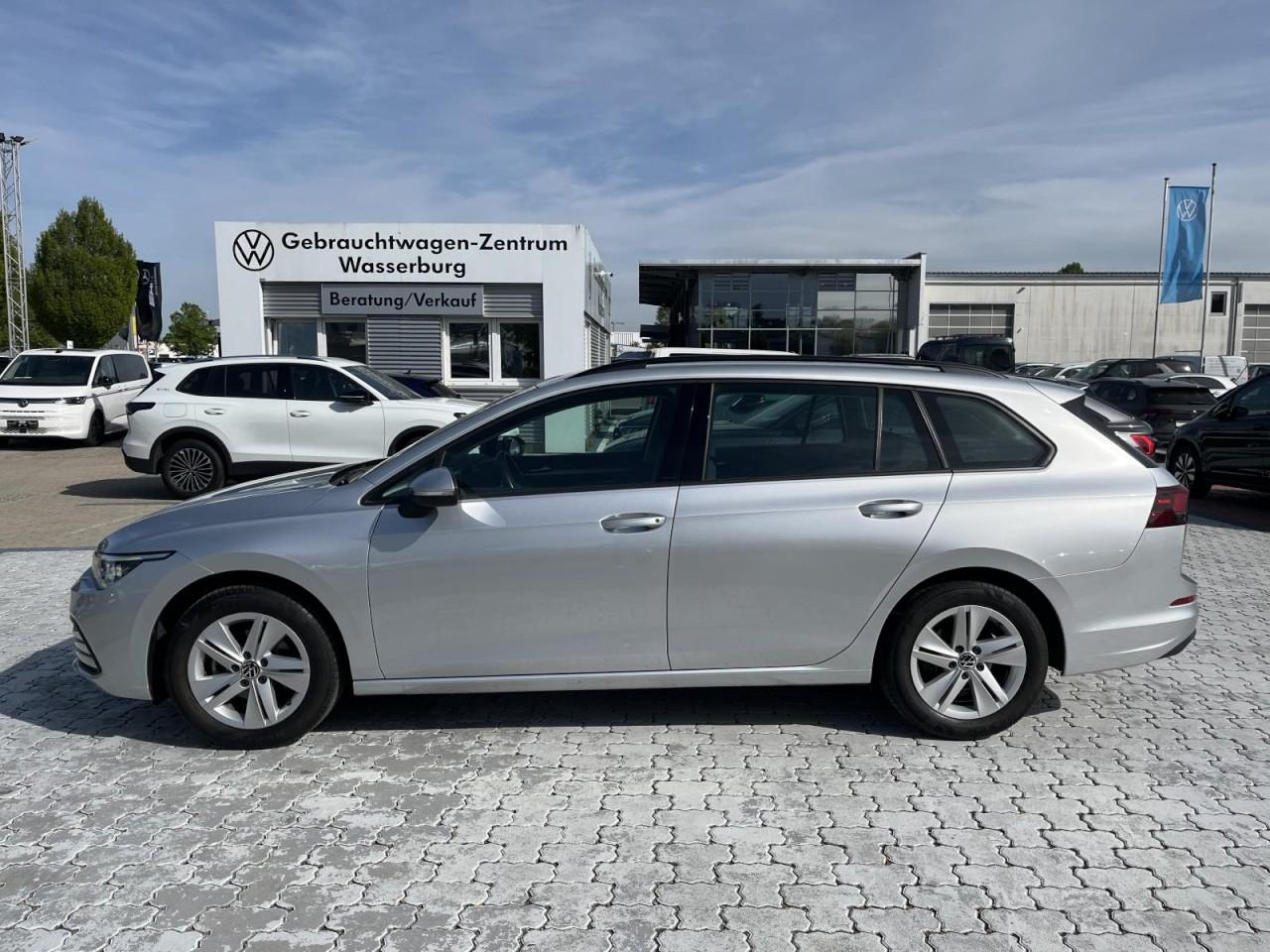 Volkswagen Golf VIII Variant 1.5 eTSI Life DSG (Navi+LED+St